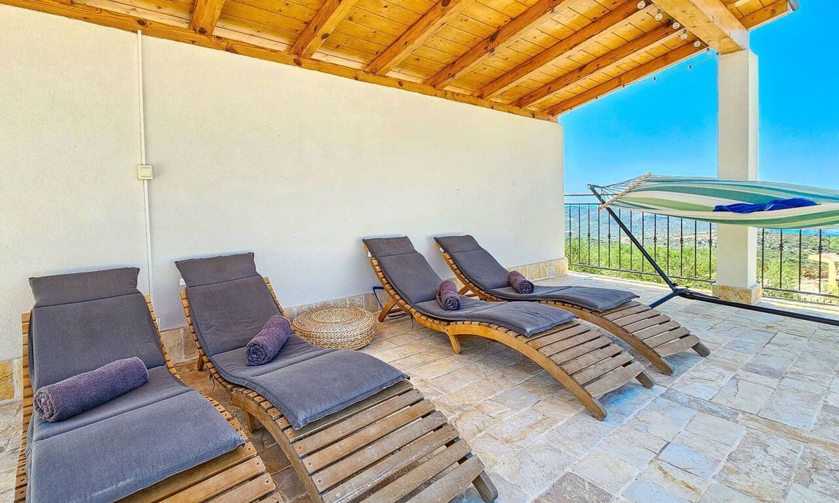 Rogoznica House | Wonderful private villa for 5 people with private pool, A/C, internet, TV and balcony