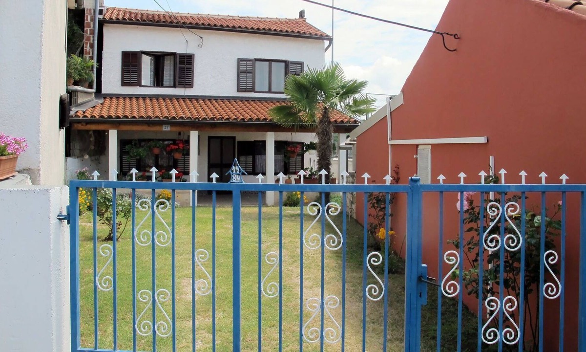Frata House | Wonderful villa for 5 people with WIFI, TV, terrace, pets allowed and parking