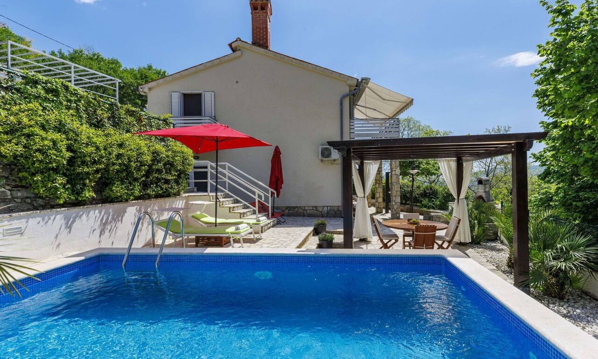 Rabac House | Wonderful villa for 6 guests with A/C, private pool, WIFI, TV, terrace and pets allowed