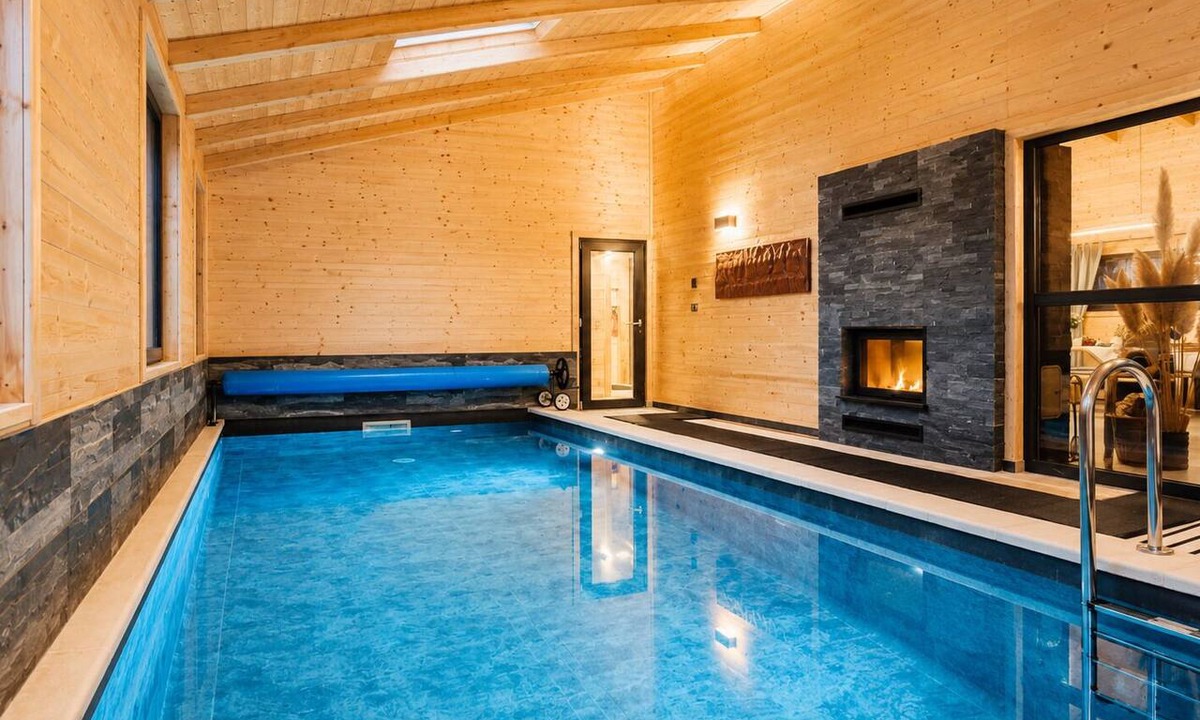 Vrbovec House | Wooden holiday home with a heated indoor saltwater pool near Vrbovec