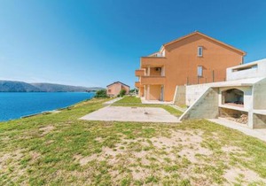 1 Bedroom Cozy Apartment In Vlasici