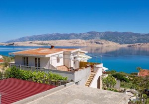 1 Bedroom Lovely Apartment In Bosana