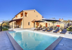 140 m² House ∙ 4 bedrooms ∙ 10 guests in Pula