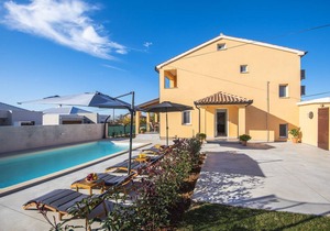 140 m² House ∙ 4 bedrooms ∙ 10 guests in Pula