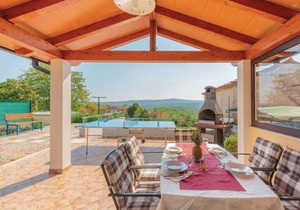 2 bedroom accommodation in Topid