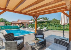 2 bedroom accommodation in Topid