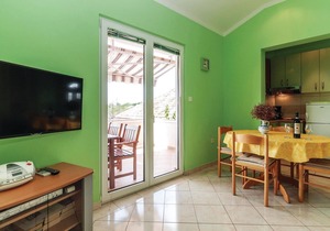 2 bedroom awesome home in Privlaka