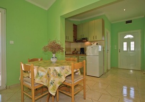 2 bedroom awesome home in Privlaka