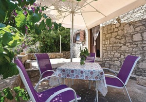 2 bedroom lovely apartment in Stomorska