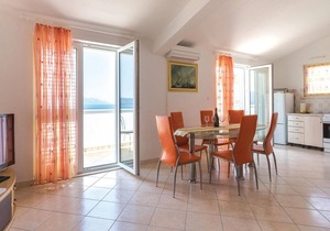 2 bedroom lovely apartment in Komarna