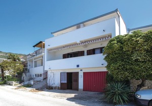 2 bedroom lovely apartment in Komarna