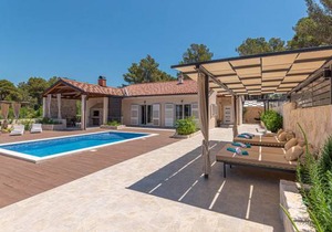 3 bedroom accommodation in Jadrtovac