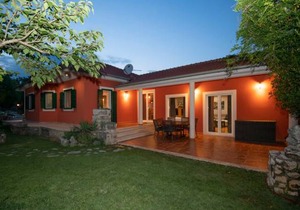 3 bedroom accommodation in Grubine