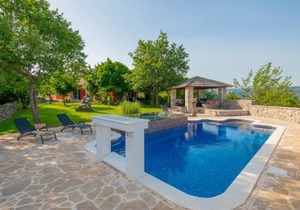 3 bedroom accommodation in Grubine