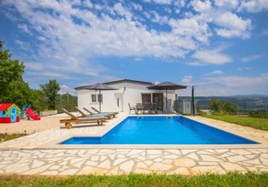 3 bedroom accommodation in Grubine