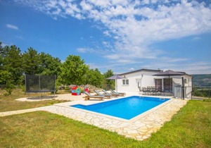 3 bedroom accommodation in Grubine