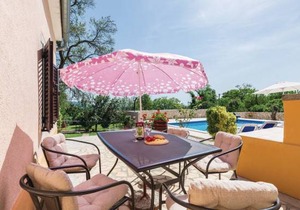 3 bedroom accommodation in Labin