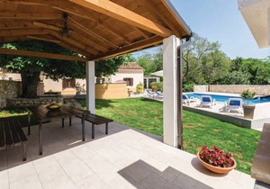 3 bedroom accommodation in Labin
