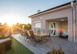 3 bedroom accommodation in Galizana