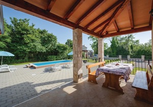 3 bedroom accommodation in Labin