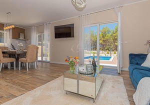 3 bedroom gorgeous home in Jadrtovac