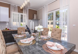 3 bedroom gorgeous home in Jadrtovac