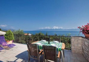 3 Bedroom Stunning Apartment In Ravni
