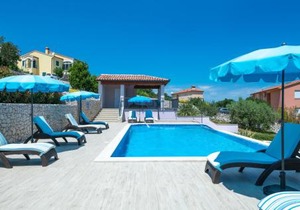 3 Bedroom Stunning Apartment In Ravni