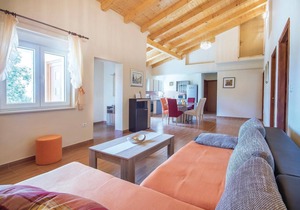 3 bedroom stunning home in Skicini