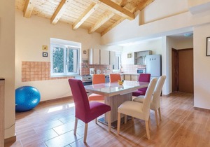 3 bedroom stunning home in Skicini