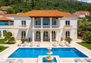 300 m² Villa ∙ 6 bedrooms ∙ 12 guests