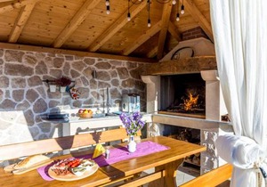 4 bedroom accommodation in Gromaca