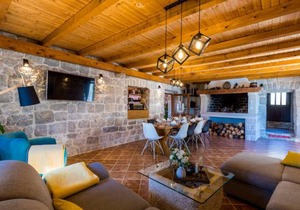 4 bedroom accommodation in Gromaca