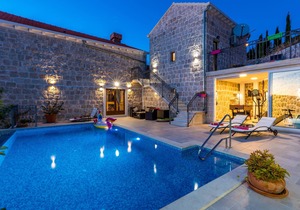 4 bedroom accommodation in Gromaca