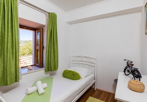 4 bedroom accommodation in Gromaca