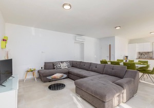 4 bedroom pet friendly home in Sikici