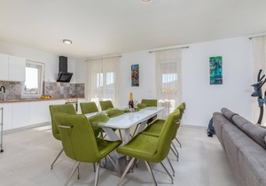 4 bedroom pet friendly home in Sikici