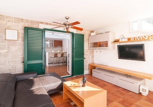6 bedroom accommodation in Milna