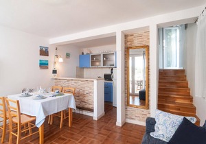 6 bedroom accommodation in Milna
