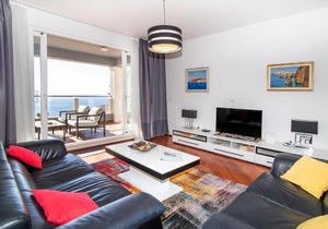 73 Stairs Apartment