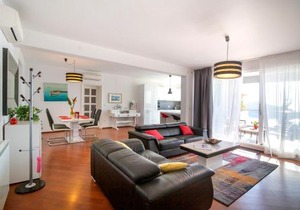 73 Stairs Apartment