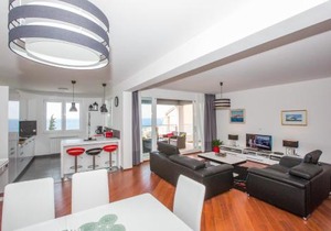 73 Stairs Apartment