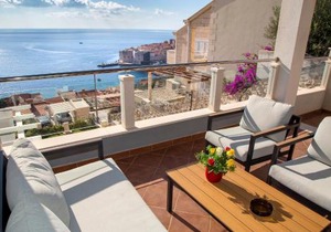 73 Stairs Apartment
