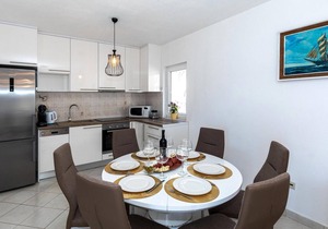 Amazing apartment in Komarna with WiFi