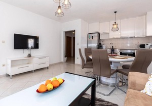 Amazing apartment in Komarna with WiFi