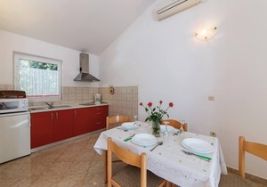 Amazing apartment in Pula with kitchen