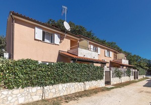 Amazing apartment in Pula with kitchen