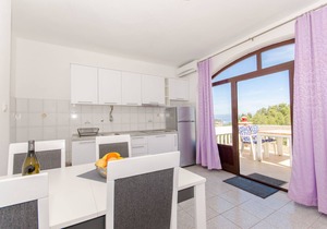Apartments Drazen (59221-A4) - Stomorska - island Solta
