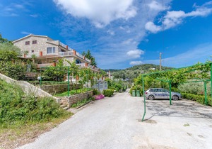 Apartments Drazen (59221-A4) - Stomorska - island Solta