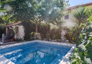 Apartmens Mary Nice house with multiple apartments 4